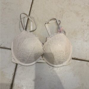 NWT Victoria’s Secret very sexy push up bra